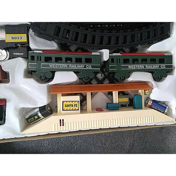 Polyfect Toys Battery Operated Santa Fe Express Train Set - Picture 6 of 8